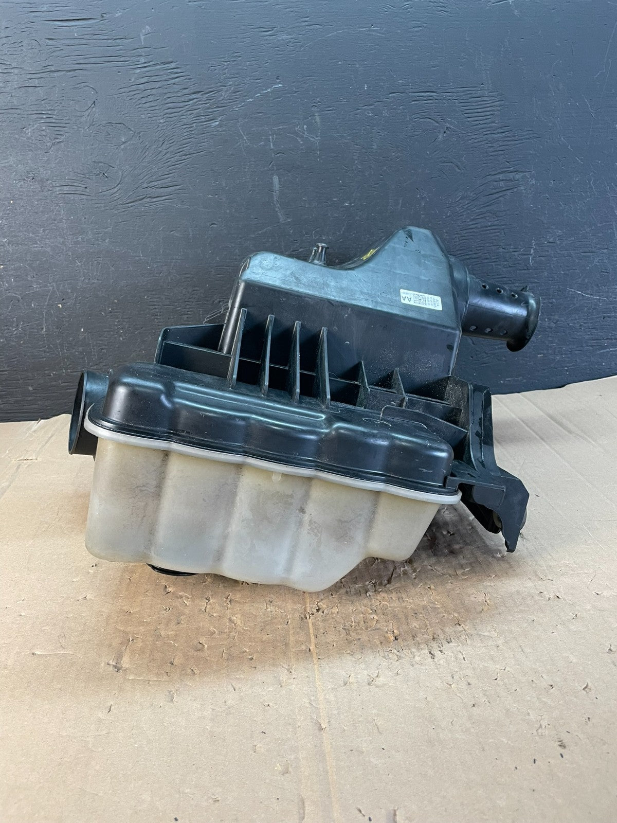 2009 to 2010 Ford Expedition Air Intake Cleaner Box Coolant Bottle AD8270 DG4