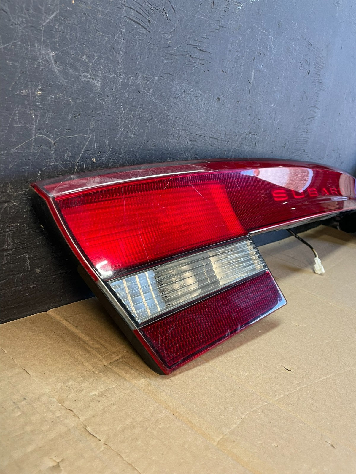 2000 to 2004 Subaru Legacy 4dr Sedan Trunk Center Tail Light Panel AC9740 DG2