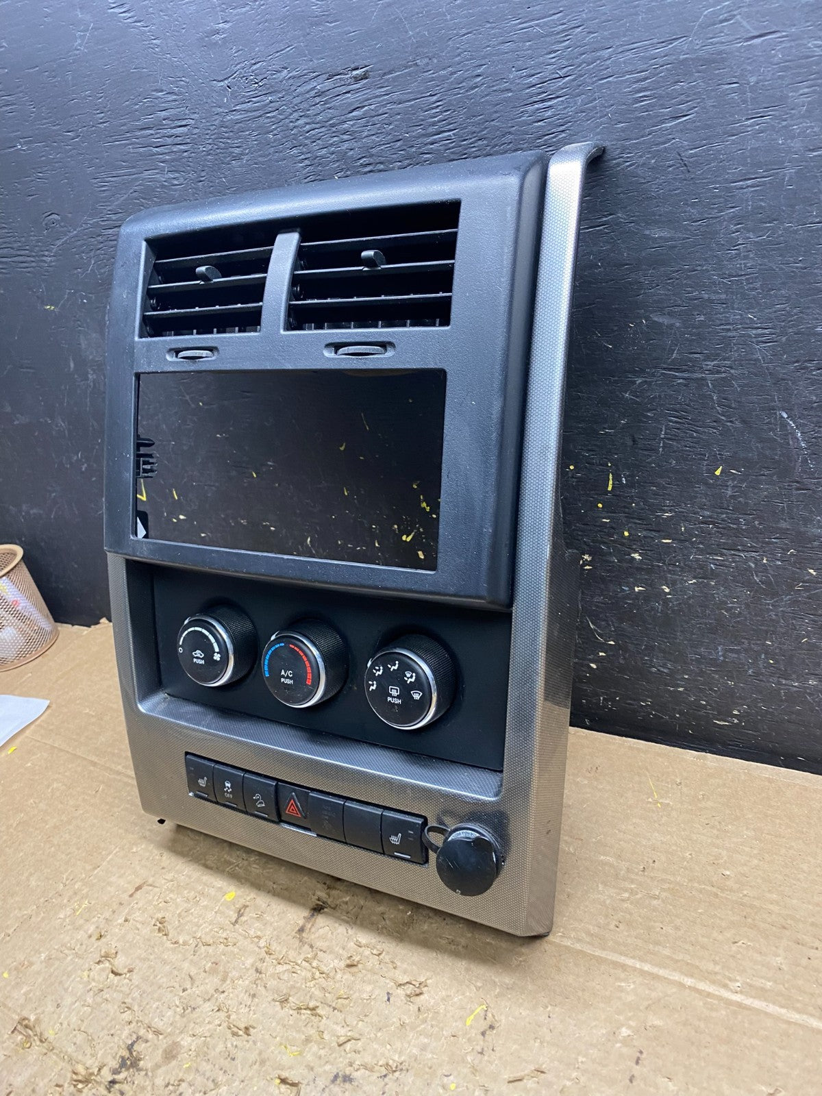 2008 to 2012 Jeep Liberty Dash Climate Temperature Control Radio Bezel x1341 DG1