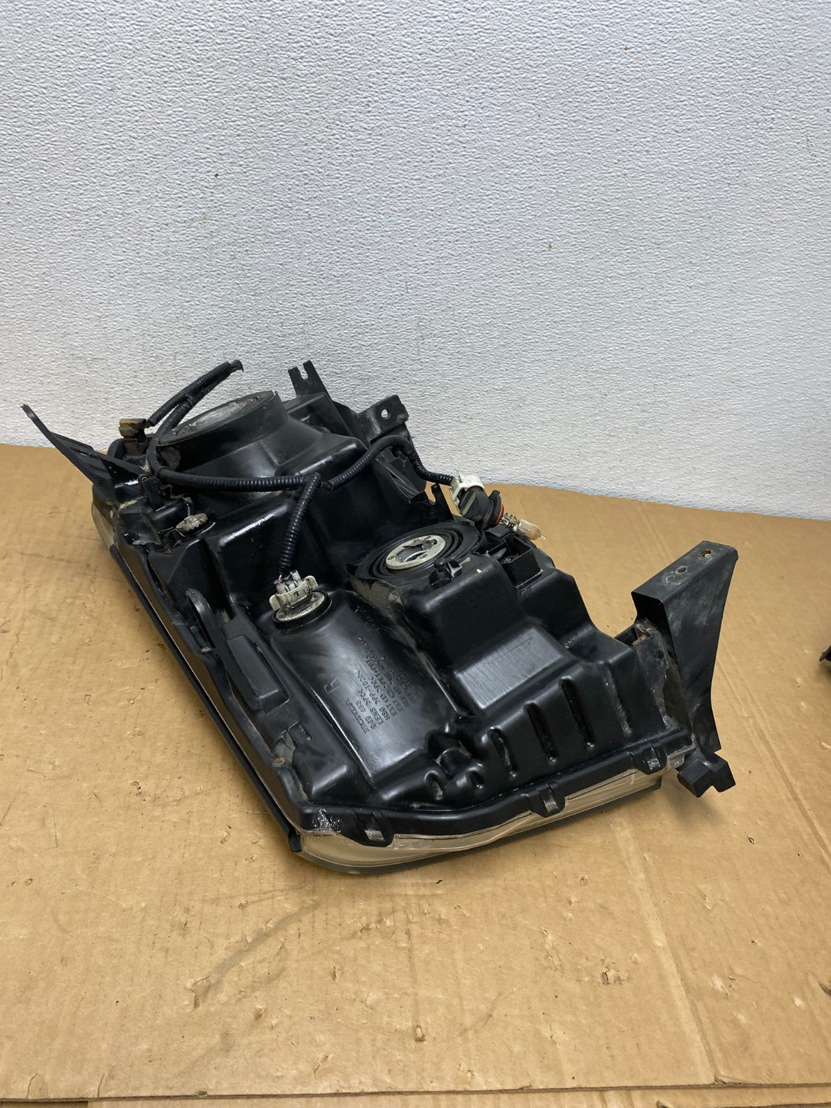 2013 to 2015 Honda Pilot Right Passenger RH Side Halogen Headlight AC8616 DW5