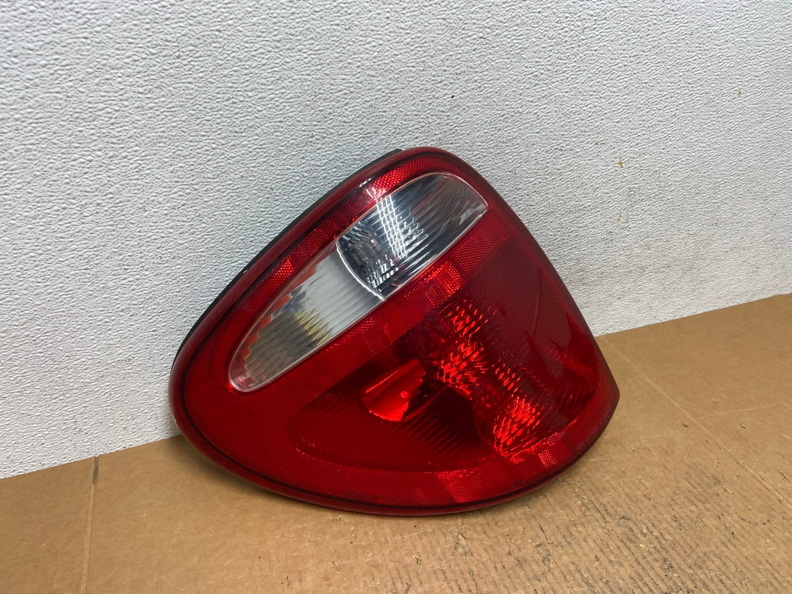 2001 to 2003 Dodge Grand Caravan Left Driver Lh Tail Light AE1499 LK2