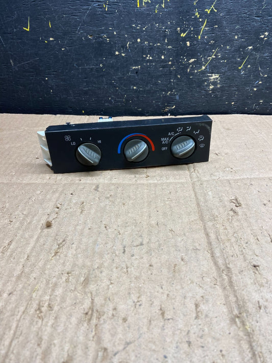 2001 - 2007 GMC Chevrolet Express 1500 Climate Control A/C AB1735  DG0
