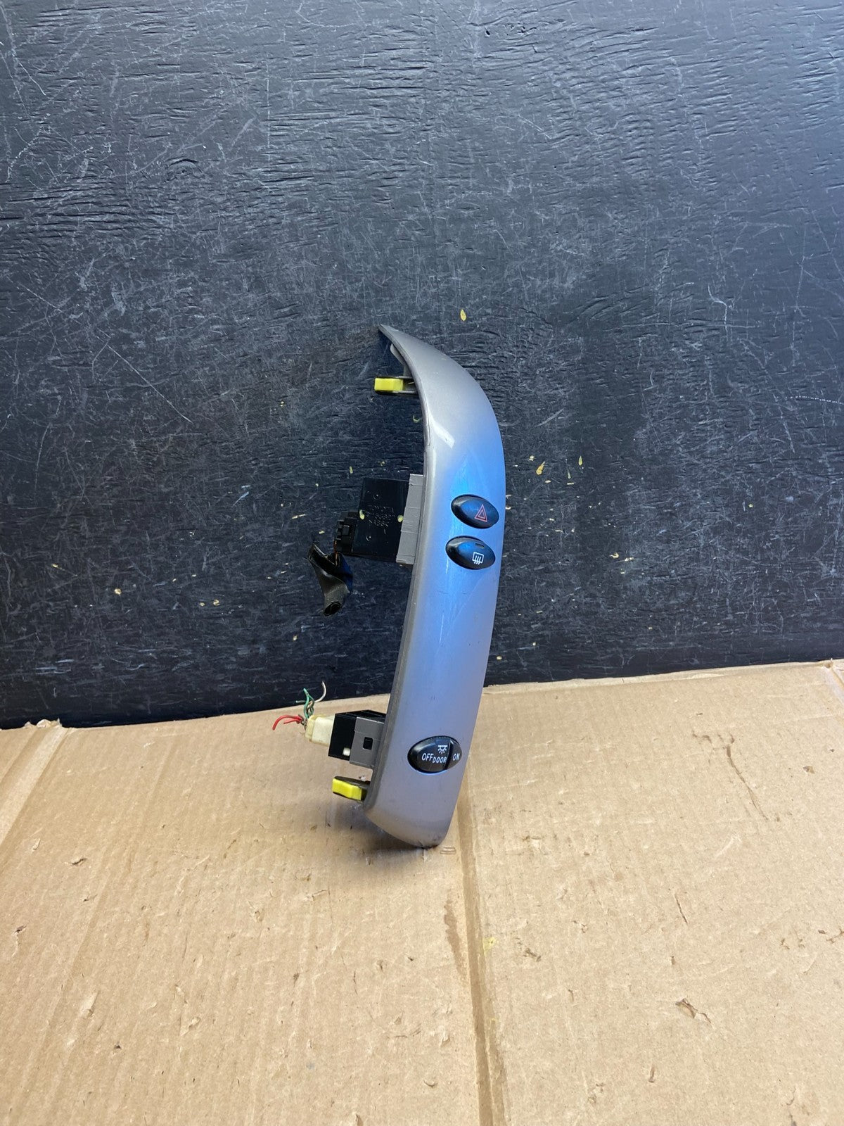 2004 to 2010 Toyota Sienna Left Side Climate Switches Bezel Trim AH5684 DG0