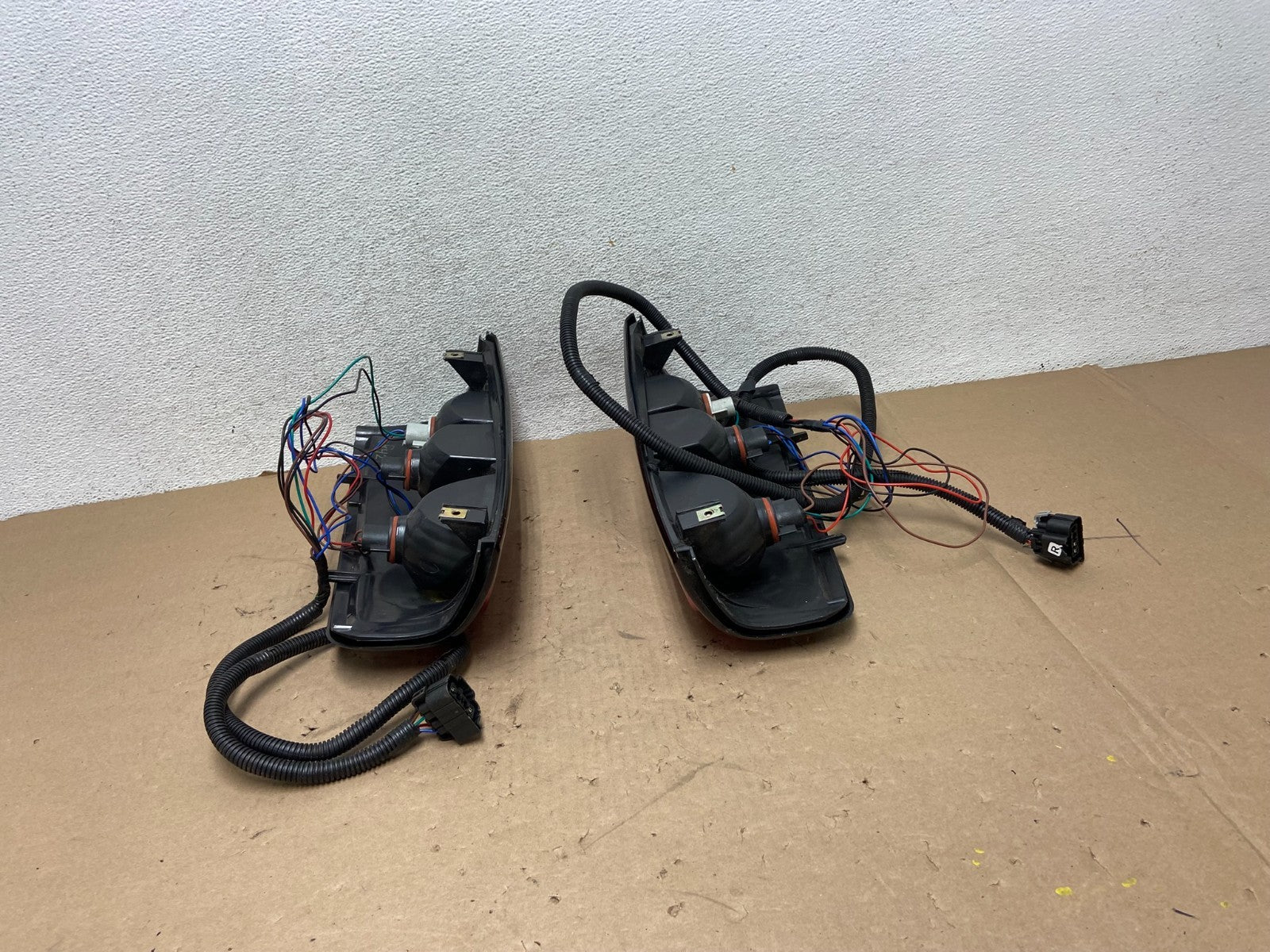 2003-2006 Chevrolet Silverado Left + Right Side Tail lights AG4279 LK8