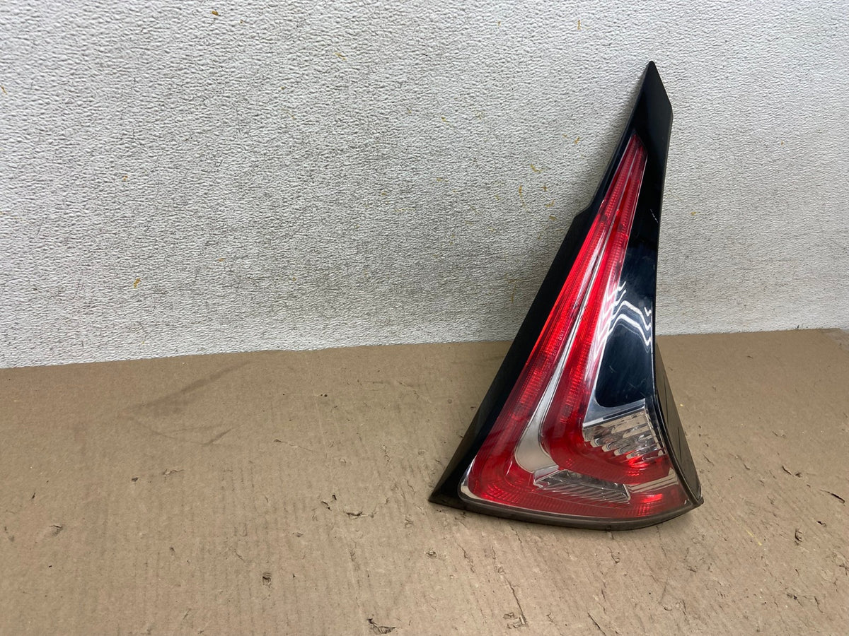 2015 to 2018 Nissan Murano Right Passenger Side Tail Light Inner AH7676 LK1
