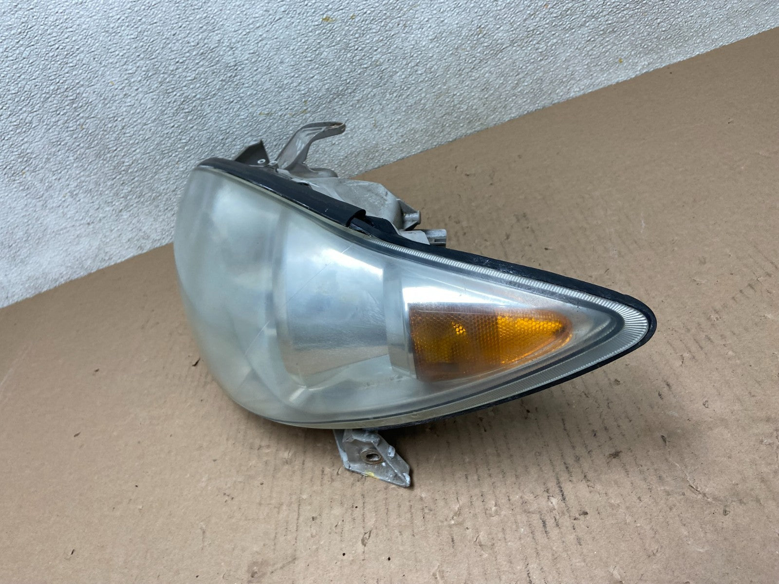 2005 to 2006 Toyota Camry Left Driver LH Halogen Headlight AB5996 DW1