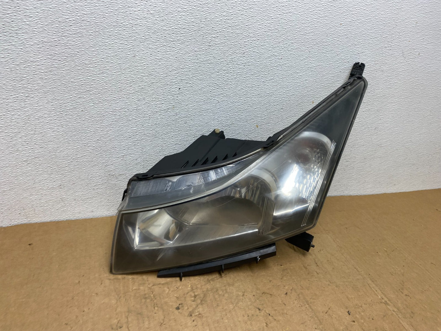 2011 to 2015 Chevrolet Cruze Halogen Left Driver LH Side Headlight AD1354 DW2