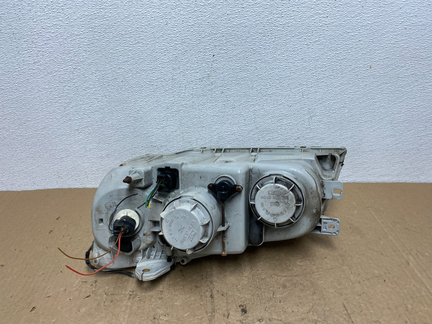2004 2005 Hyundai XG350 XG Right Passenger RH Headlight Halogen AC7246 DW5
