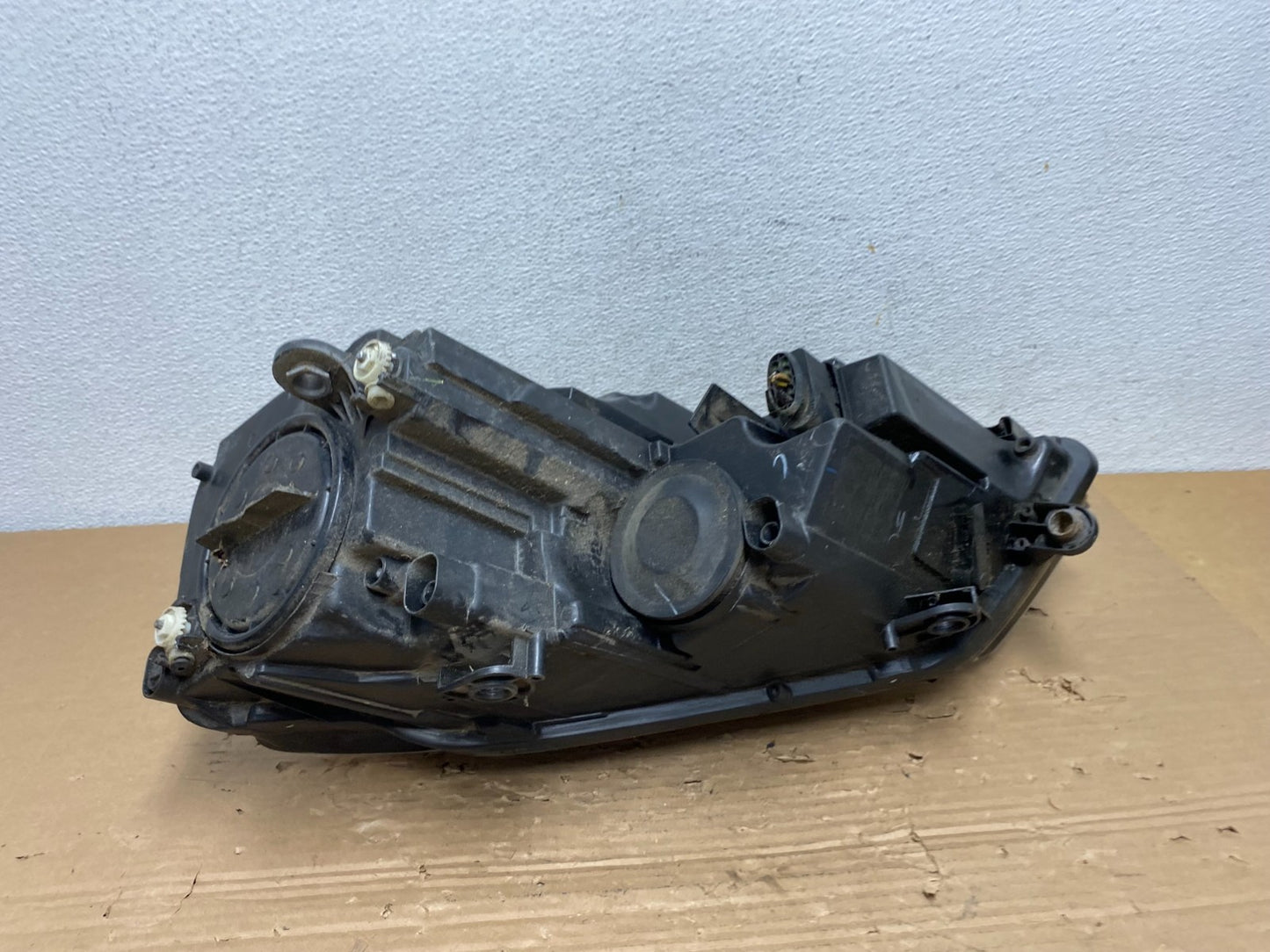 2011 to 2014 Volkswagen Jetta Right Passenger RH Headlight Halogen AD4340 DW4
