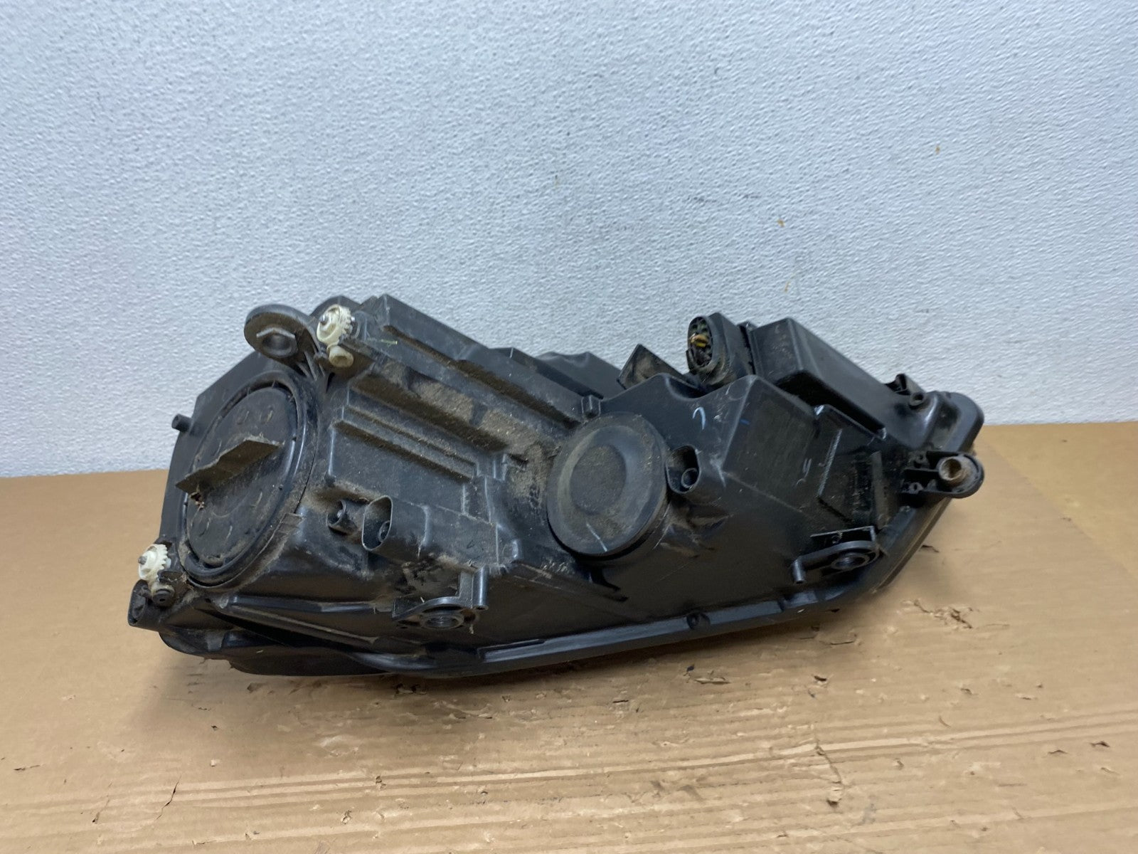 2011 to 2014 Volkswagen Jetta Right Passenger RH Headlight Halogen AD4340 DW4