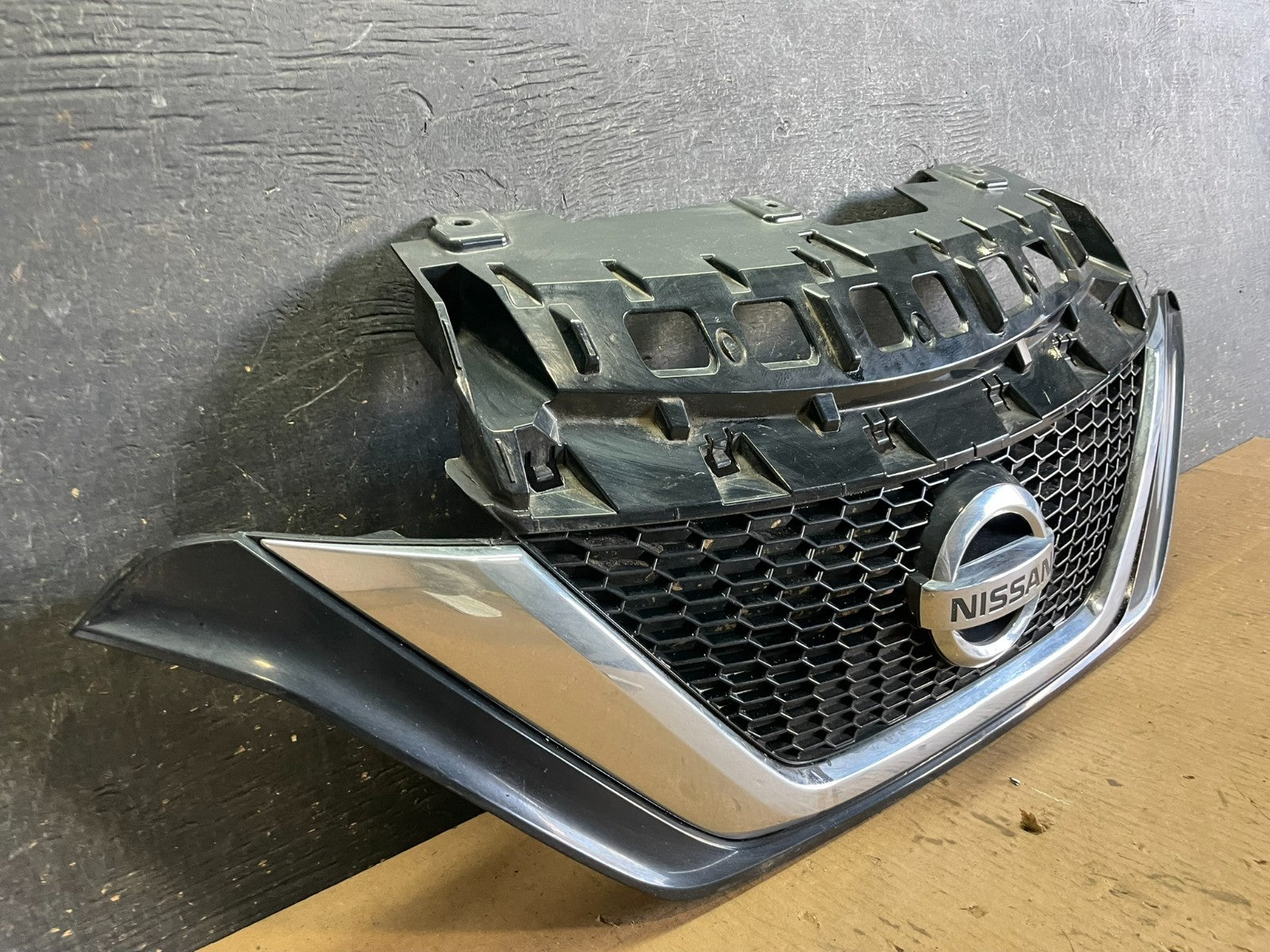 2014 - 2019 Nissan Versa Note Hatchback Front Upper Grill Grille Oem  aa5871 DG1