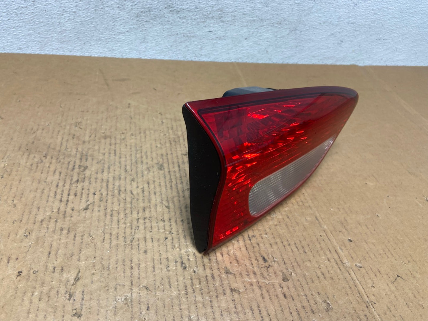 2006 2007 Subaru Tribeca B9 Left Driver Lh Side Tail Light Inner AE0448 LK2