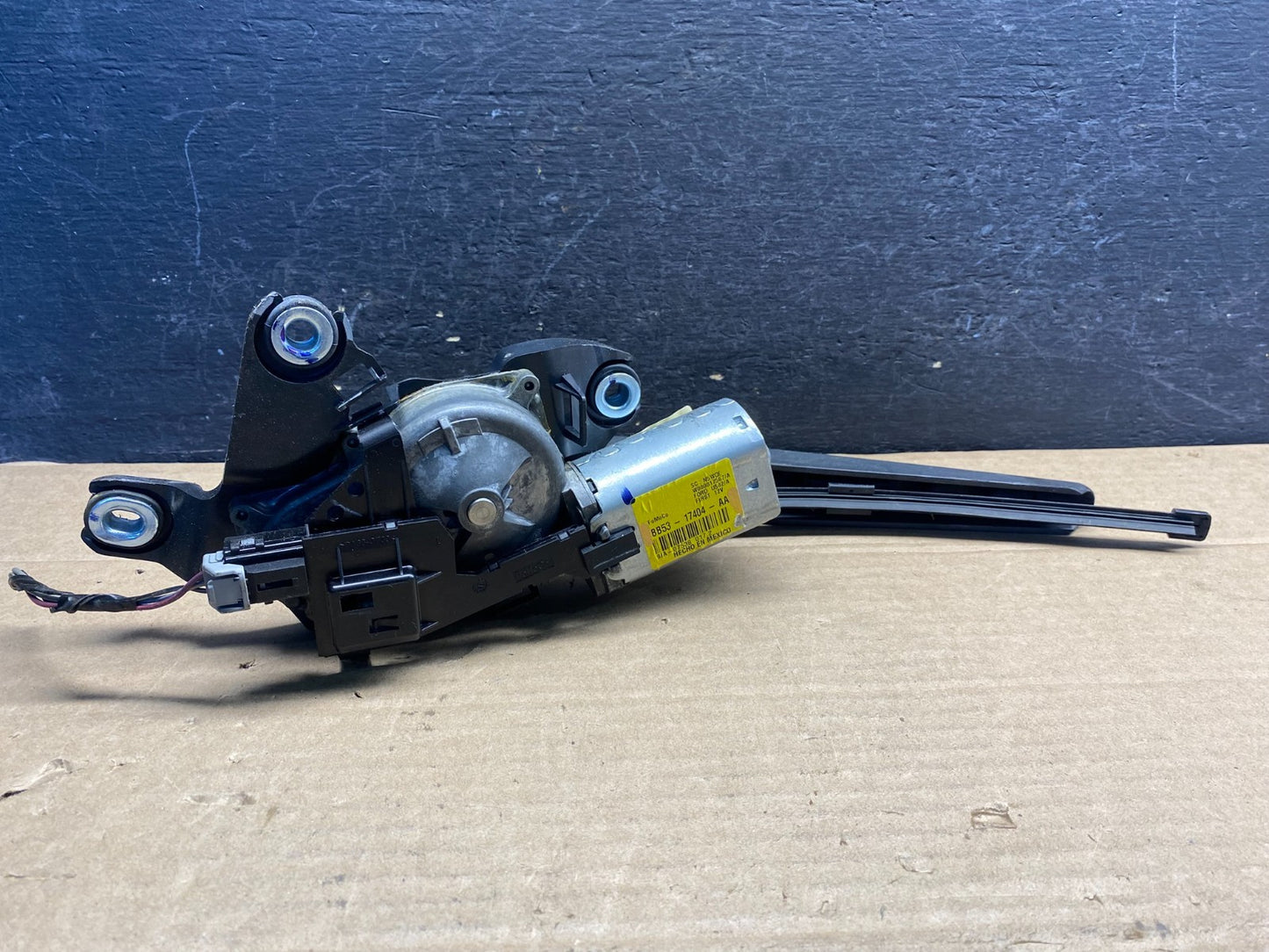2011 to 2019 Ford Explorer Rear Windshield Wiper Motor ae8201 DG5