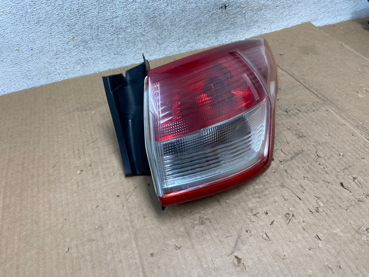 2013 to 2016 Ford Escape Right Passenger RH Side Tail Light AI5627 LK2