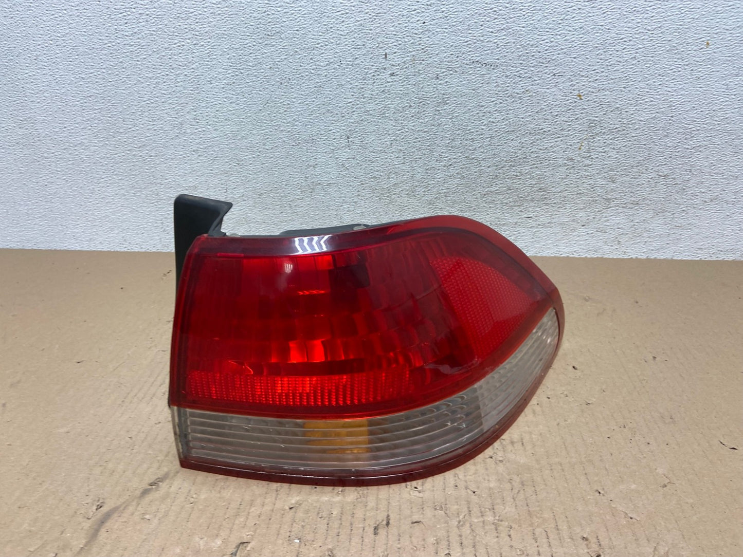 2001 to 2002 Honda Accord Sedan 4door Right Passenger Tail Light AE7334 LK0