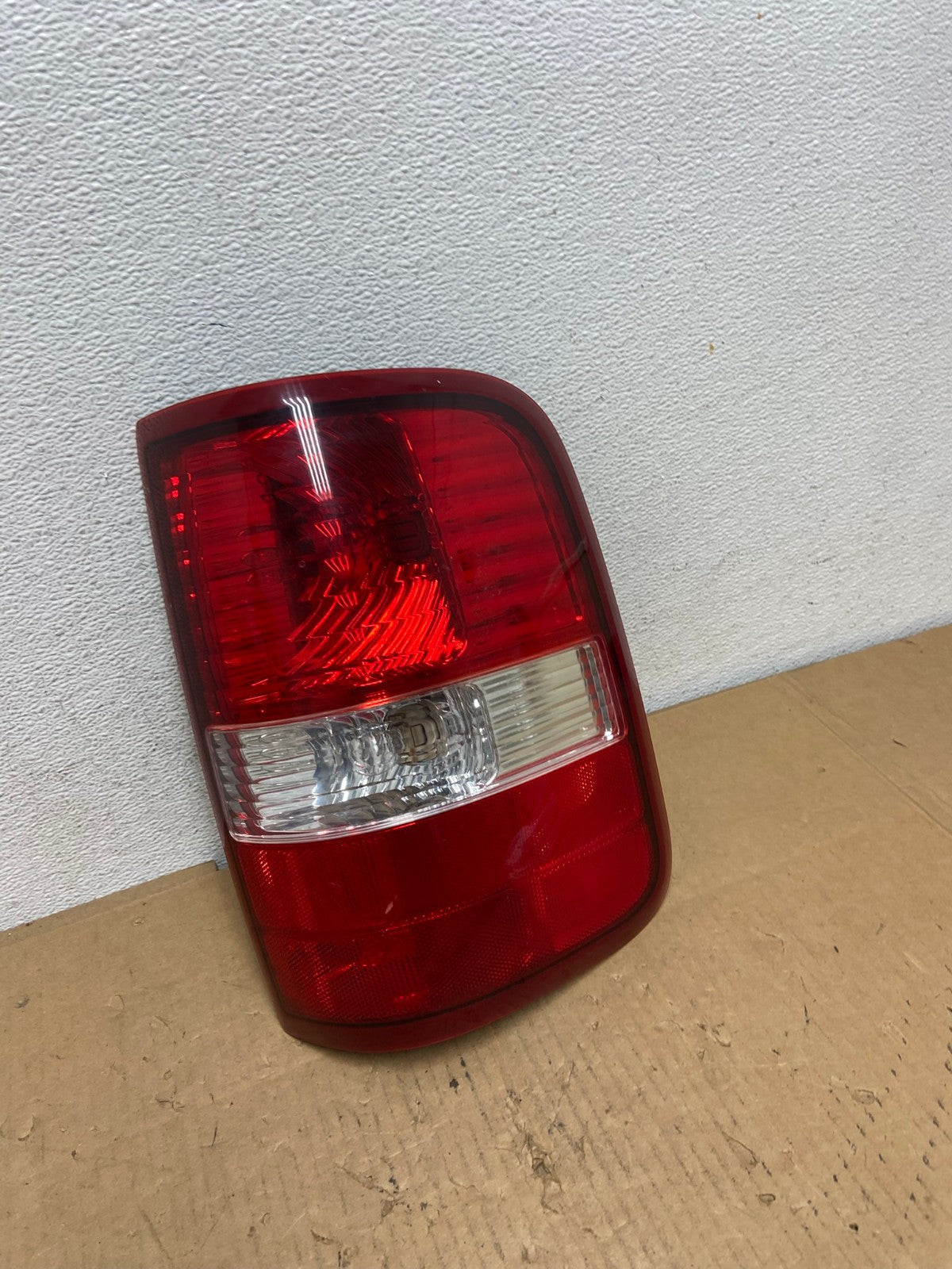 2004 to 2008 Ford F150 F-150 Right Passenger RH Side Tail Light AD0972 LK2