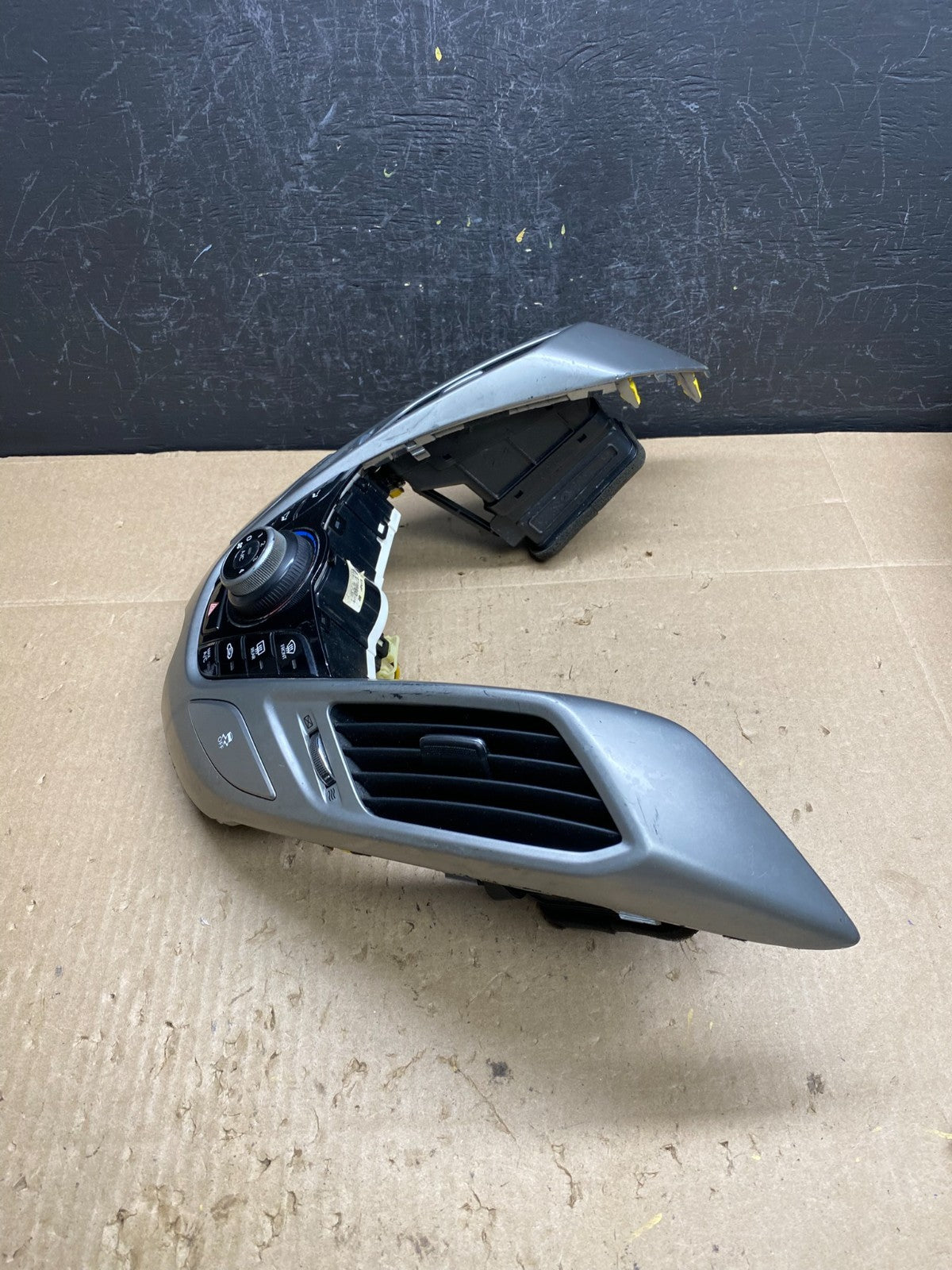 2012 - 2015 Kia Rio Veloster Climate Control Panel Trim Air Vents AC6723 DG2
