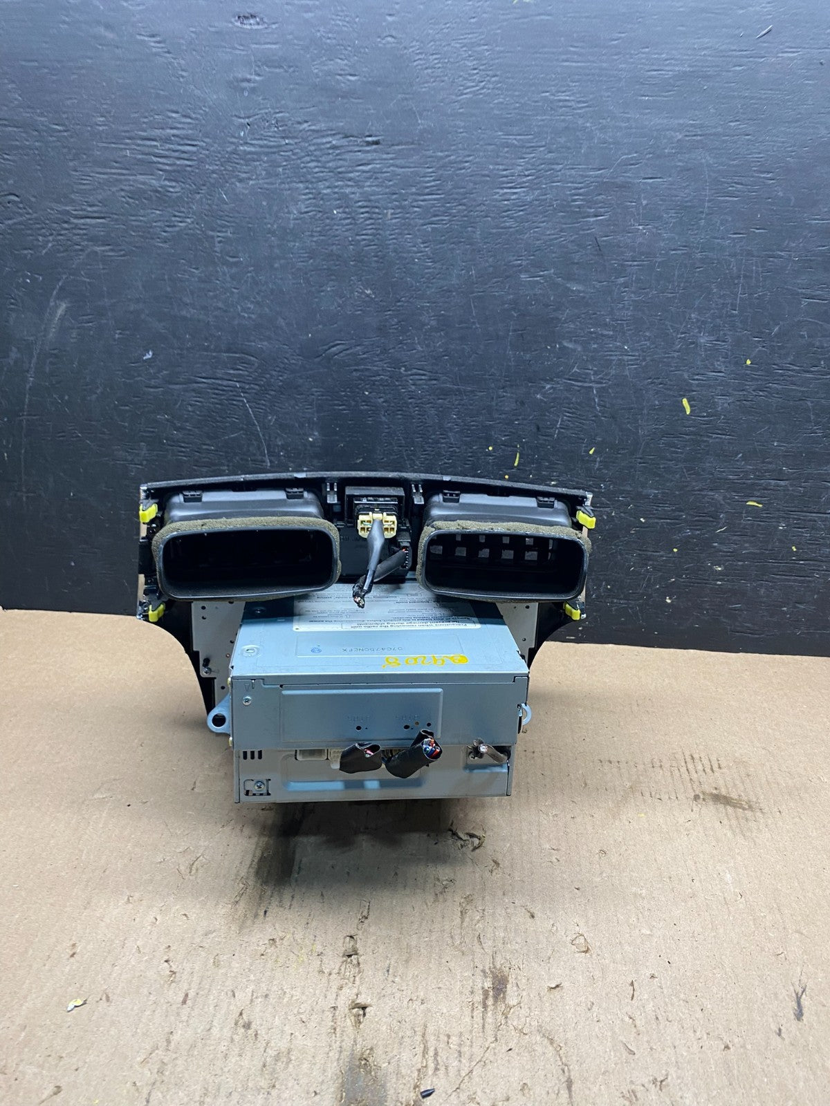 2002-2006 Lexus ES330 Es300 Radio Receiver Tape CD Air Vent Bezel OEM Q9208 DG5