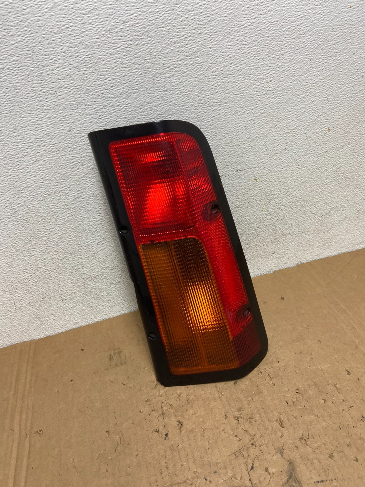 2003 - 2004 Land Rover Discovery 2 Right Passenger Side Tail Light ad3031 DG2