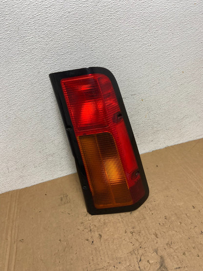 2003 - 2004 Land Rover Discovery 2 Right Passenger Side Tail Light ad3031 DG2