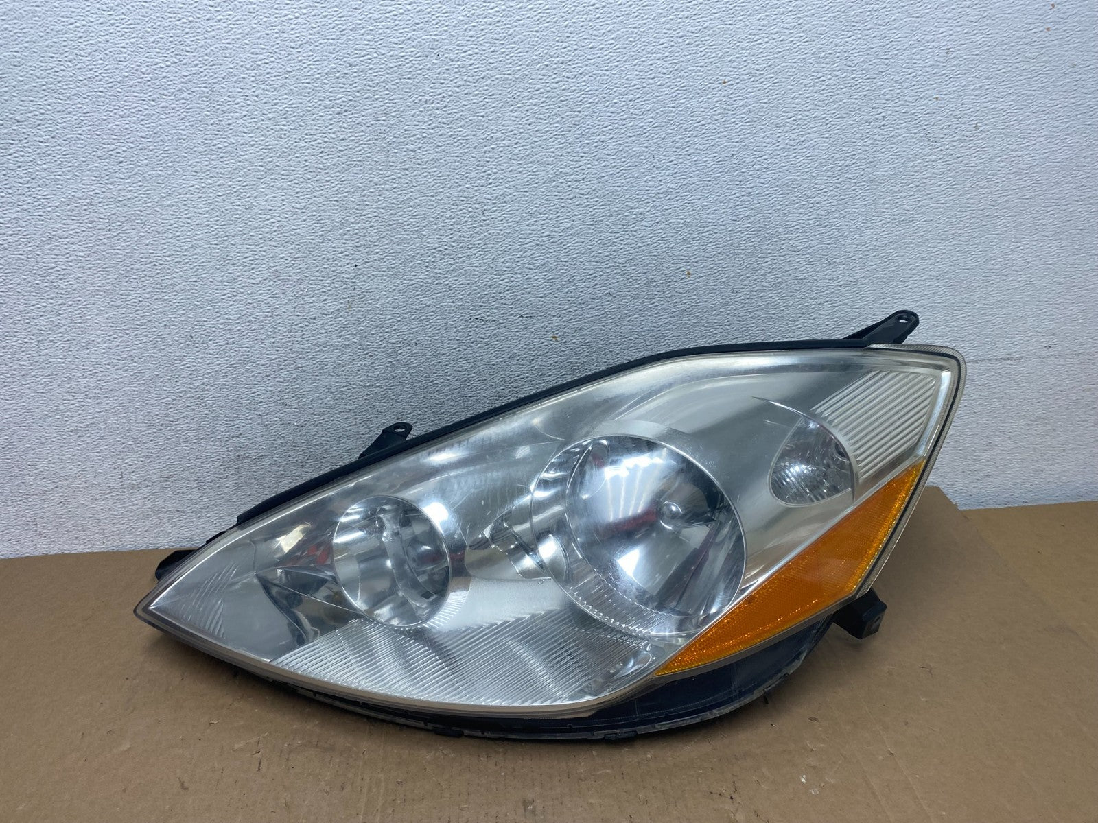 2006 to 2010 Toyota Sienna Left Driver Lh Side Headlight Xenon AD7966 DW0