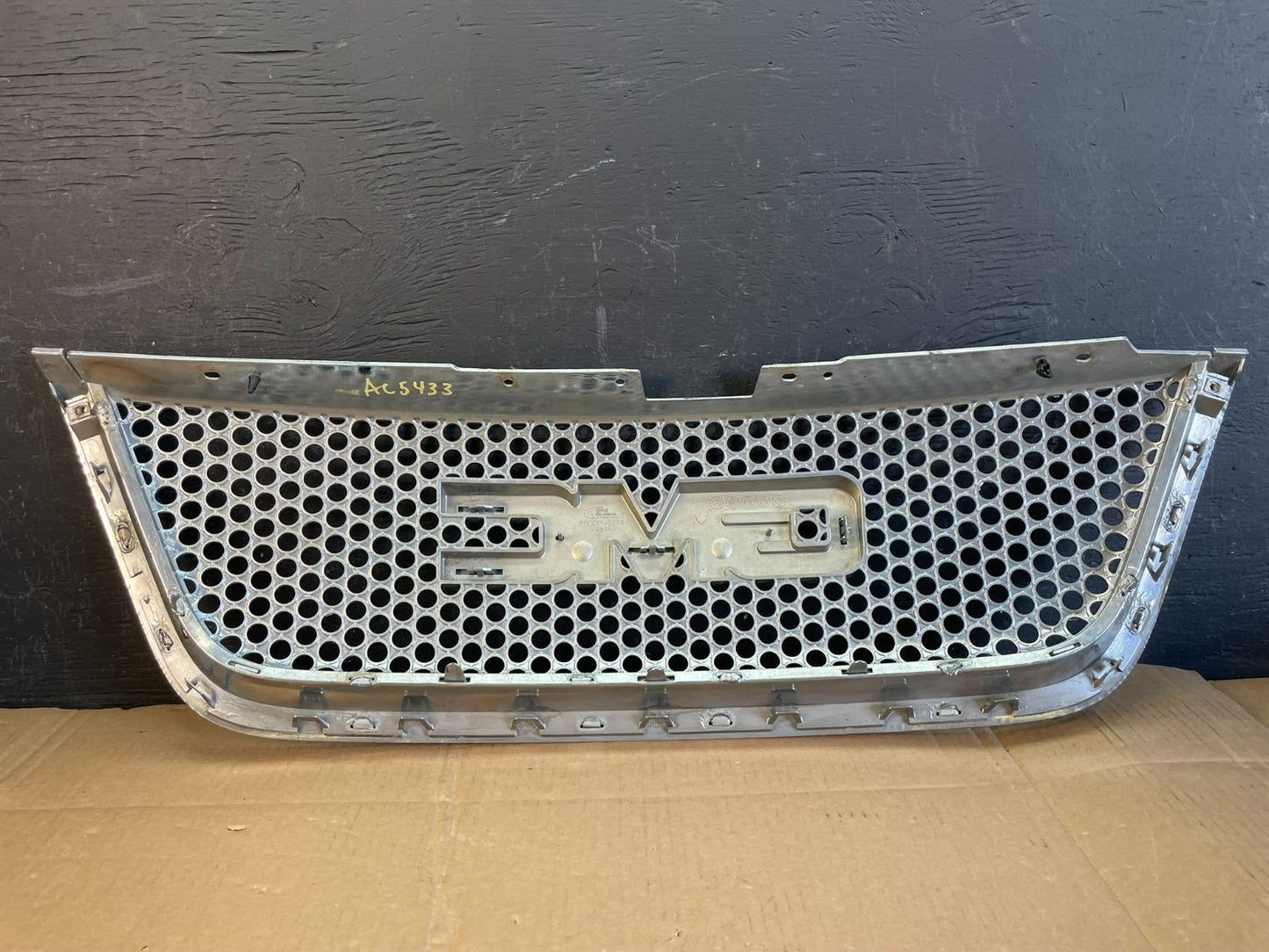 2011 to 2012 GMC Acadia Denali Front Upper Grill Grille AC5433 DG4