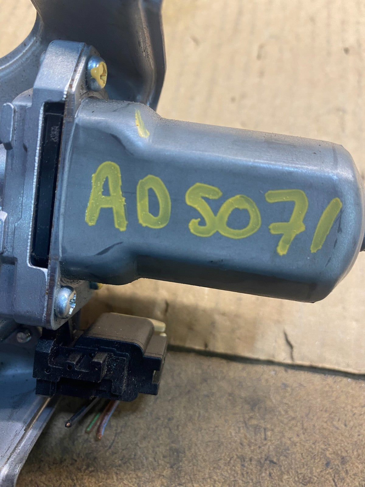 2014-2018 Jeep Cherokee Tailgate Back Door Rear Wiper Motor Wiper ad5071 DG7