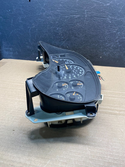 2002 GMC Yukon Speedometer Cluster Gauge AF3813 DW2