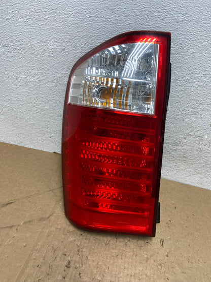 2007 to 2010 Kia Sedona Left Driver LH Side Tail Light AG1129 LK0
