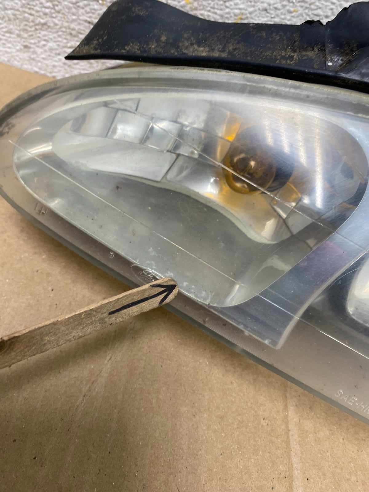 1998 to 2003 Ford Escort Left+Right Set Halogen Headlights AI1150 DW7