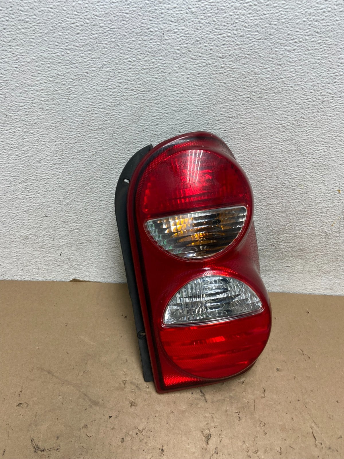 2005 2006 2007 Jeep Liberty Right Passenger Rh Side Tail Light AG43362