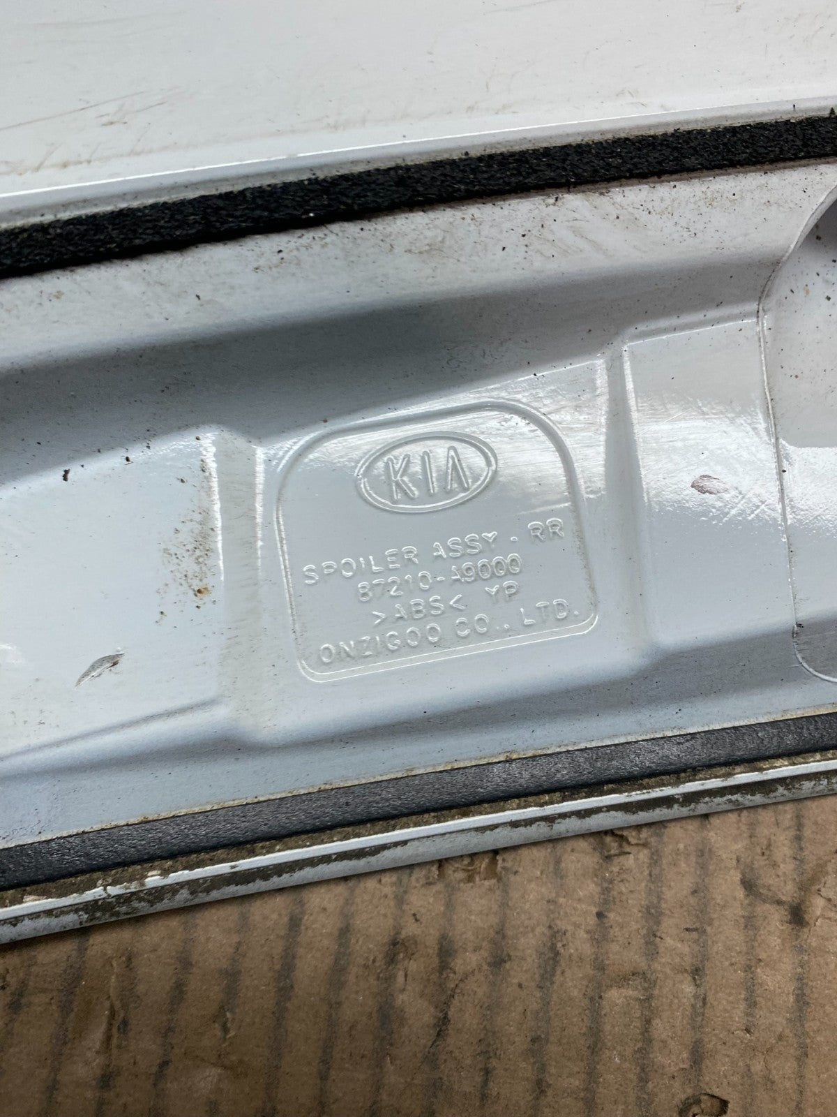 2015 to 2020 Kia Sedona Rear Trunk Spoiler Wing Oem W6091 DG13
