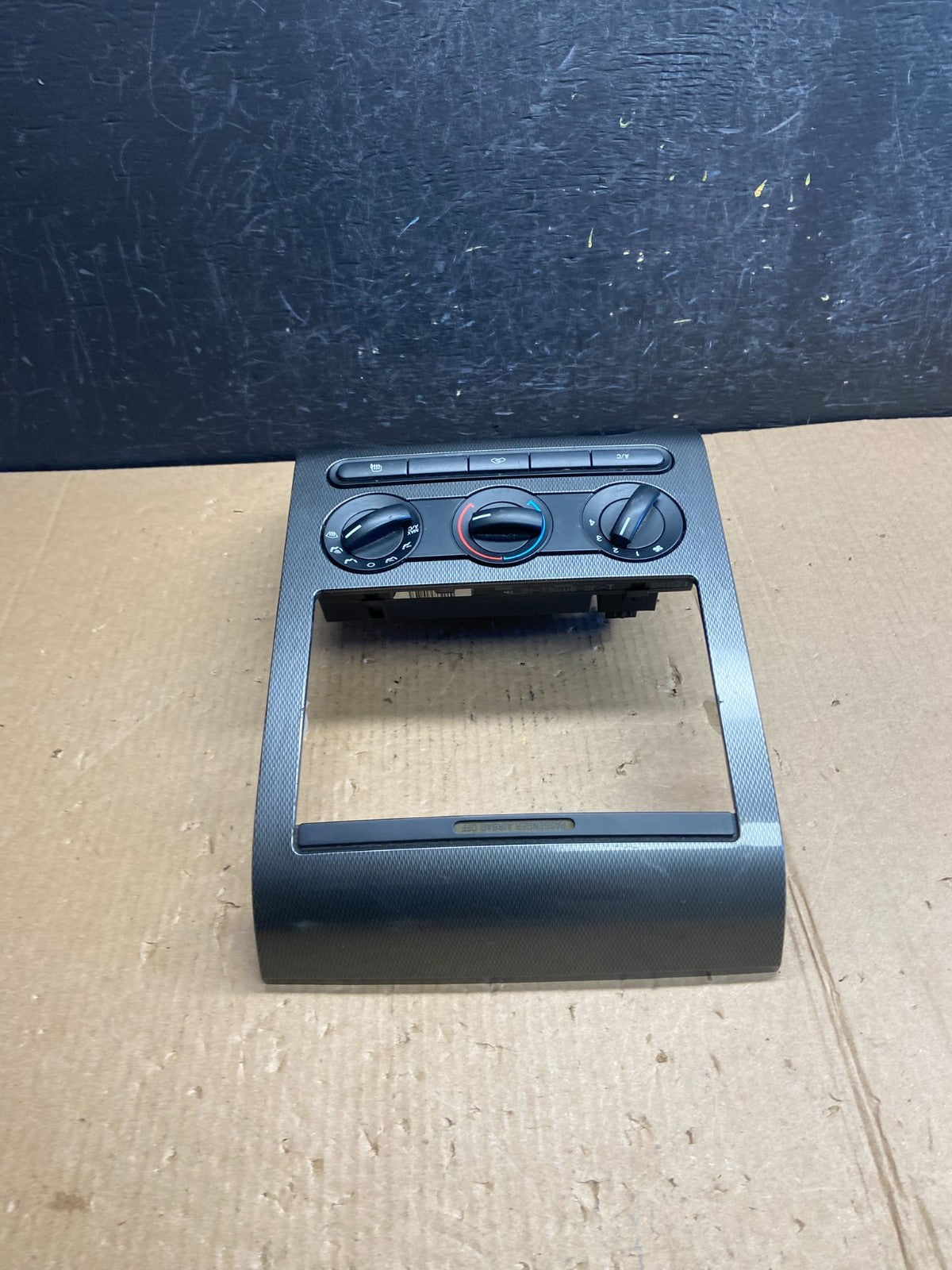 2004 to 2008 Ford F150 Radio Climate Dash Bezel Surround Black ae3823 DG3