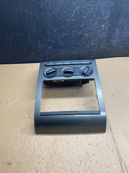 2004 to 2008 Ford F150 Radio Climate Dash Bezel Surround Black ae3823 DG3