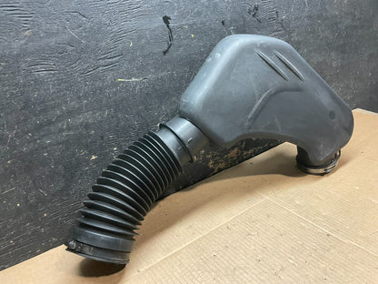 2011 to 2018 Chrysler 300 3.6L Air Intake Duct Tube Cleaner OEM y1744 DG2