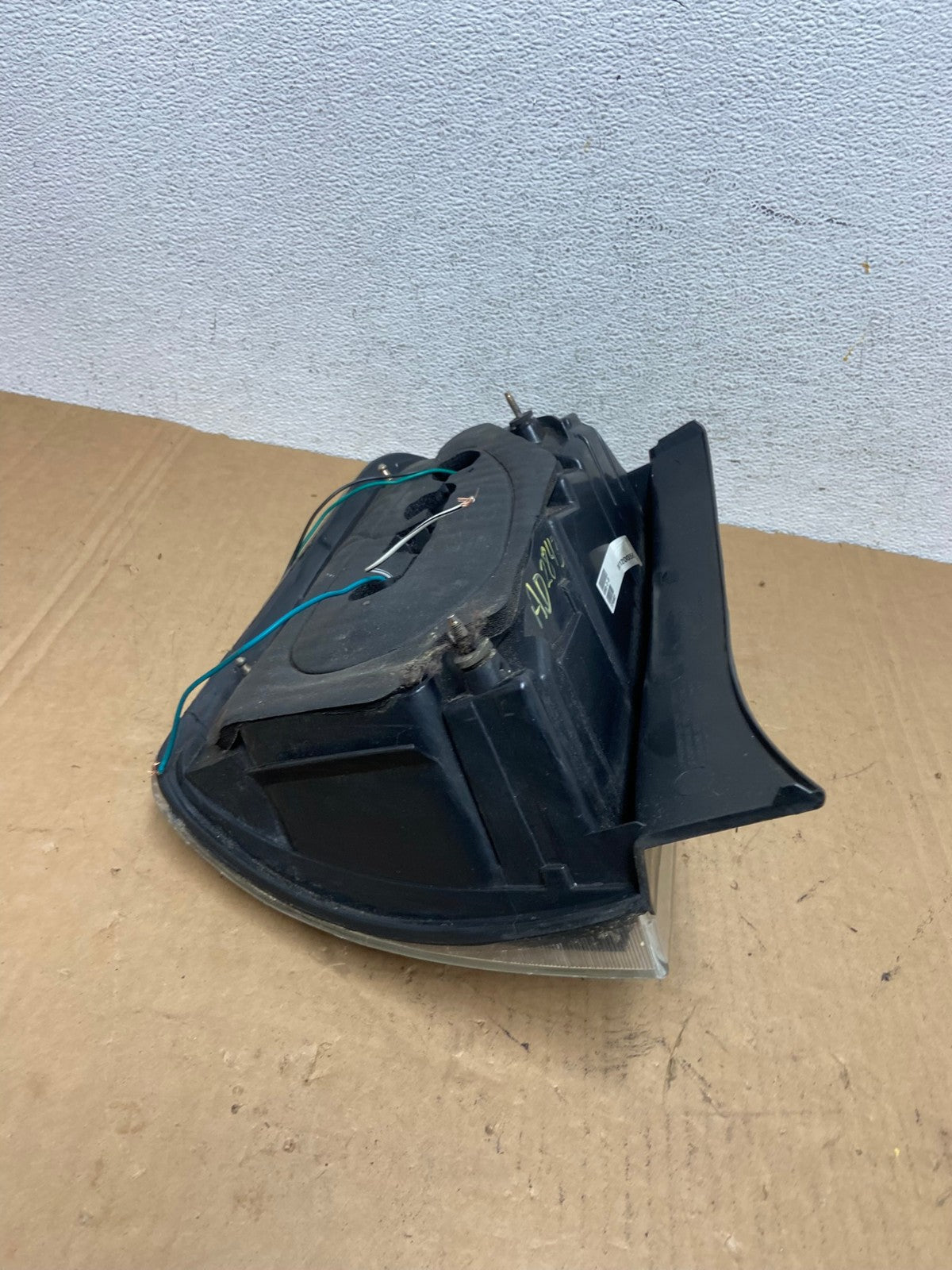 2004 - 2005 Toyota Prius Right Passenger Side Rh Tail Light AD2843 LK6