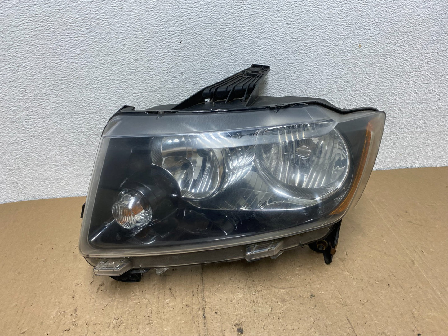 2011 to 2013 Jeep Grand Cherokee Halogen Left Driver Lh Headlight AC6054 DW0