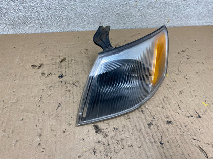 1997 1998 1999 Toyota Camry Left Driver LH Turn Signal R9576 DW1