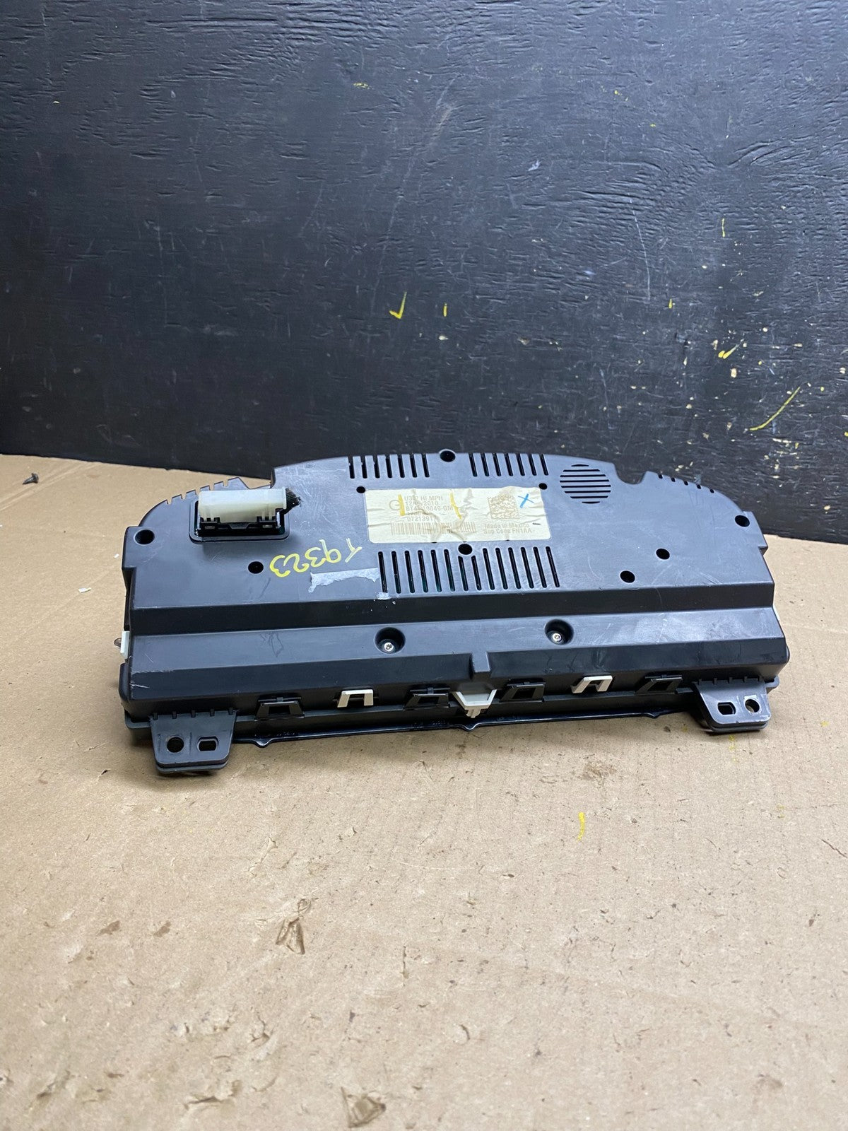 2011 Ford Edge Gauge Speedometer Cluster t9323 DG5