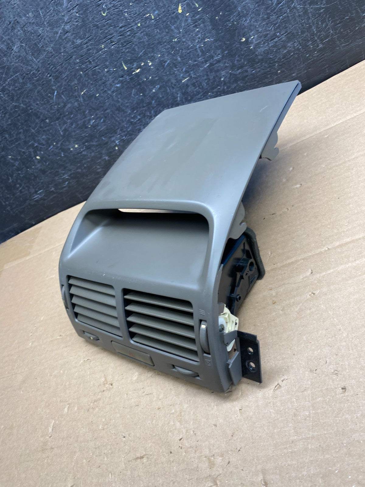 2006 2007 2008 Suzuki Grand Vitara Center Console Air Vent AG5192 DG2