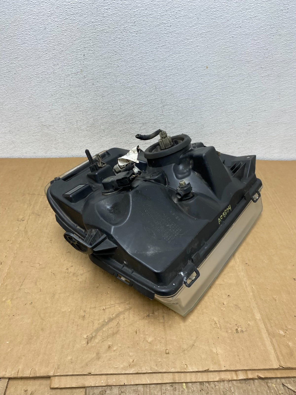 2008-2014 Ford Econoline E150 E250 E350 Right Passenger Headlight AC8604 DW6