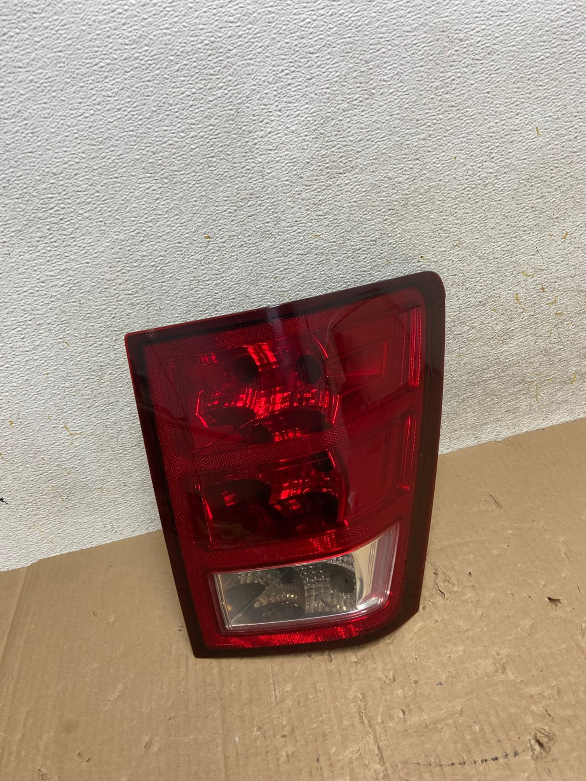 2005 - 2006 Jeep Grand Cherokee Right Passenger Rh Tail Light AI1243 LK2