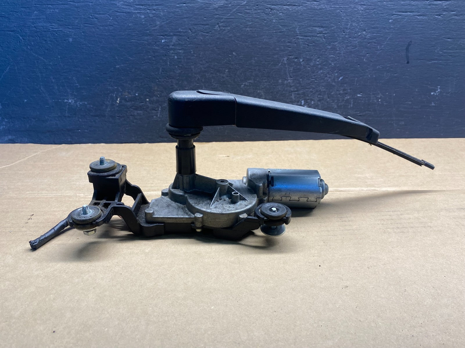 2012 - 2017 Hyundai Veloster Rear Glass Windshield Wiper Motor ad3521 DG1