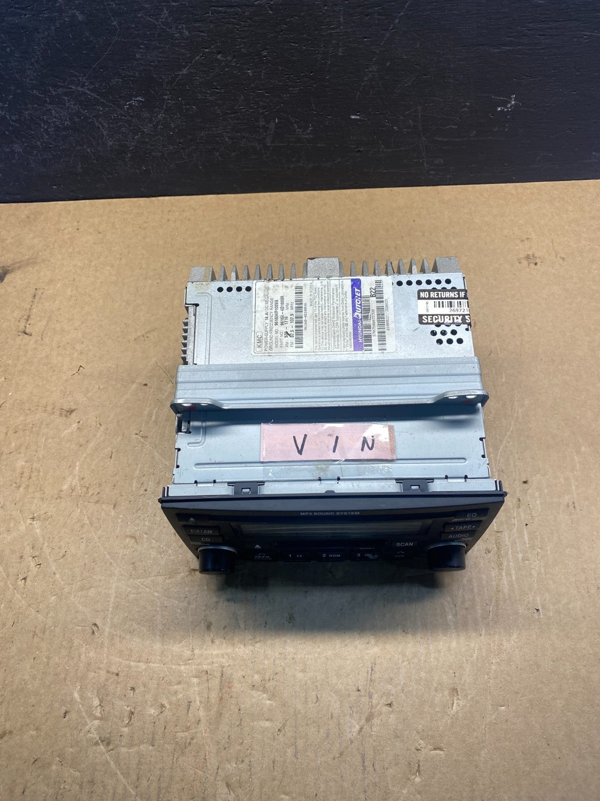 2006 - 2008 Kia Sedona Entourage Radio Stereo Receiver AM FM CD Player AD1691 DG3