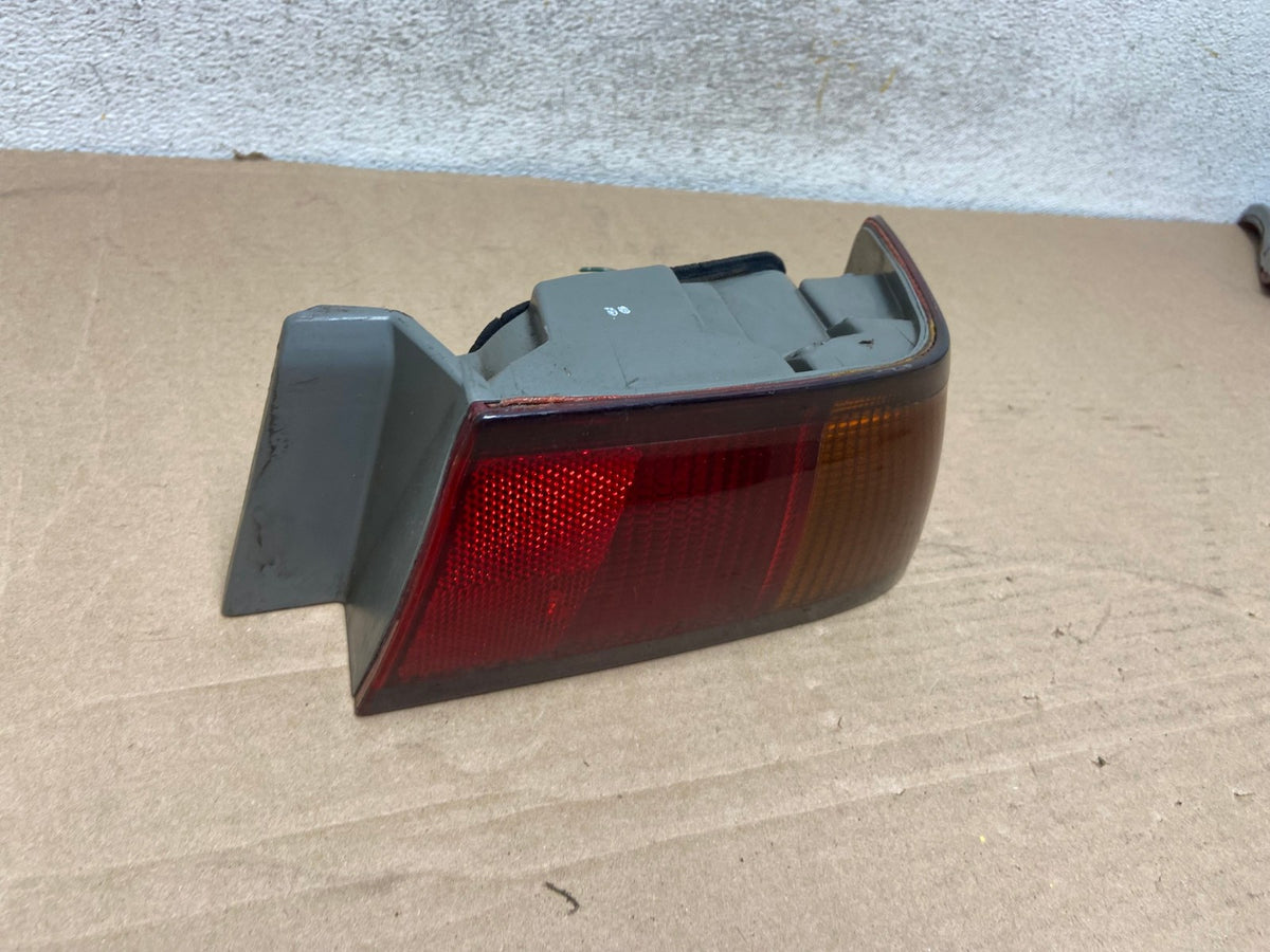 1997 1998 1999 Toyota Camry Tail Light Right Passenger Rh Side AH9347 LK2