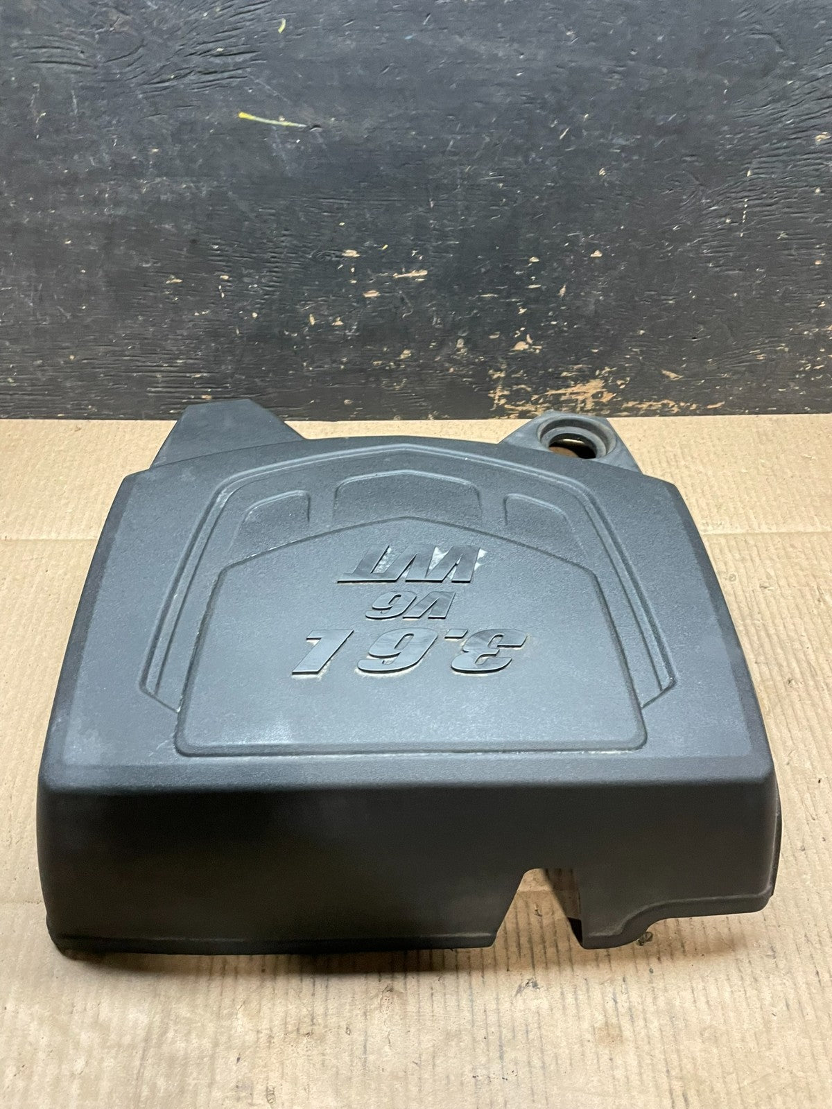 2008 to 2009 Saturn Vue 3.6L Engine Motor Cover T6608 DG1