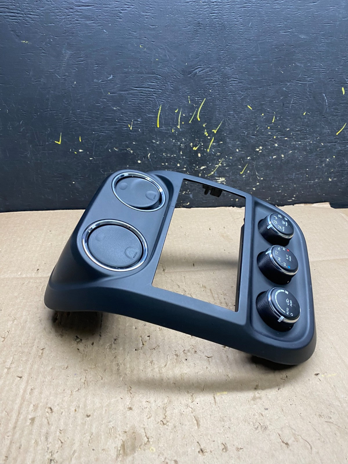 2011 to 2017 Jeep Compass Dash Climate Temperature Control Radio Bezel Y5393 DG1