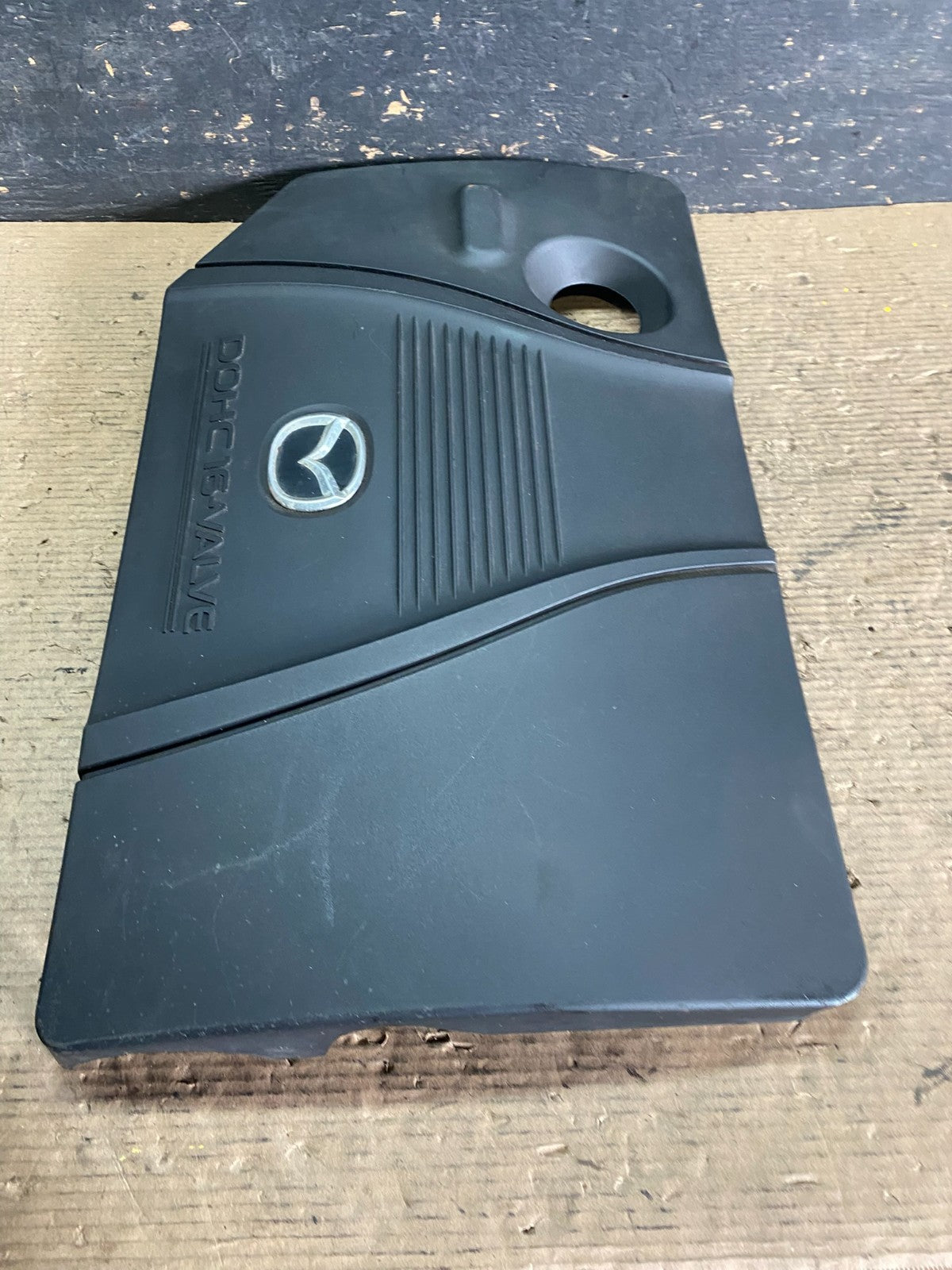 2004 to 2006 Mazda 3 DOHC 16 VALVE Engine Shield Top Cover Oem s3671 DG2