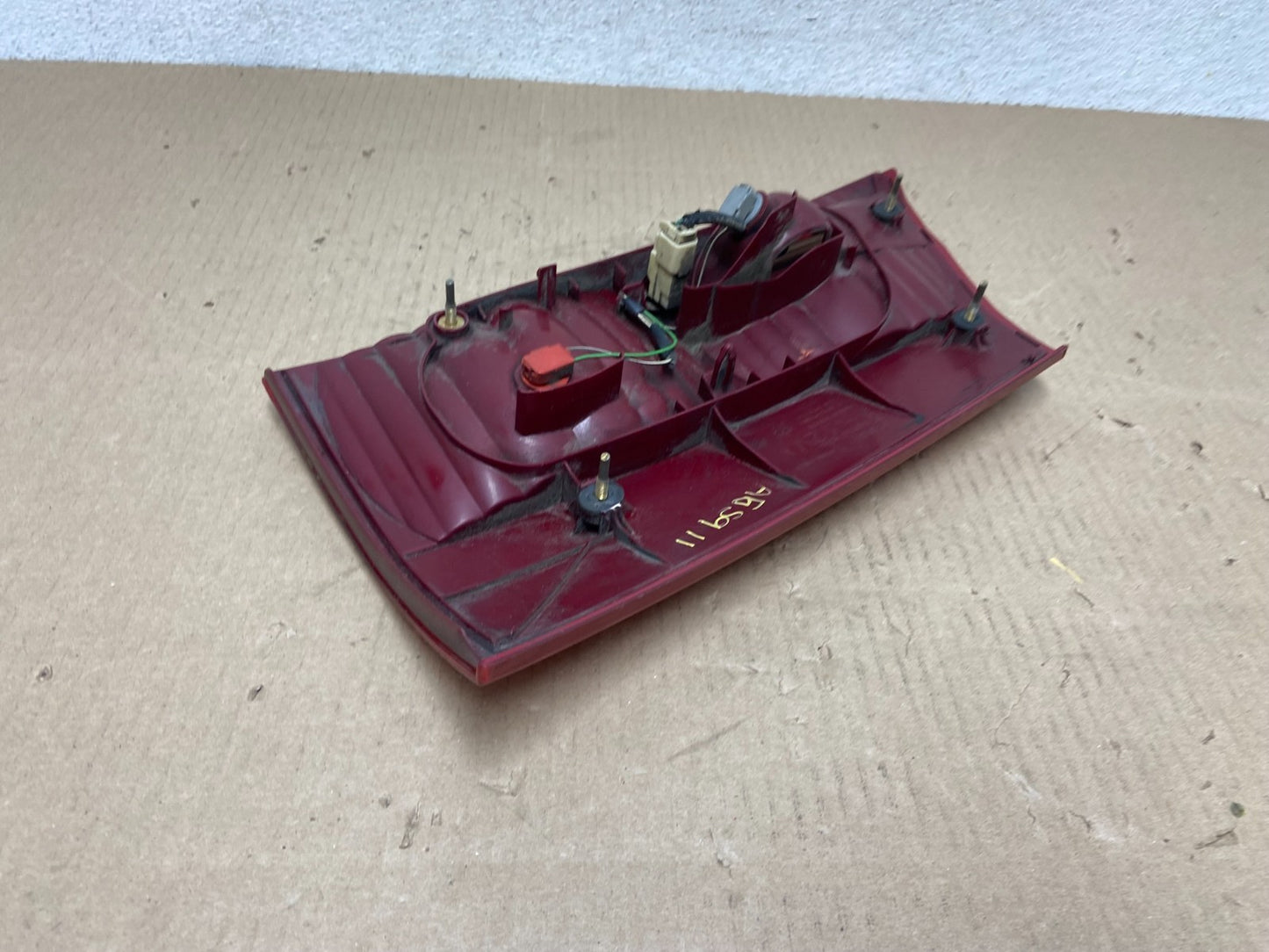 2004 - 2005 Toyota Sienna Left Driver LH Side Inner Tail Light AG5911 DW4