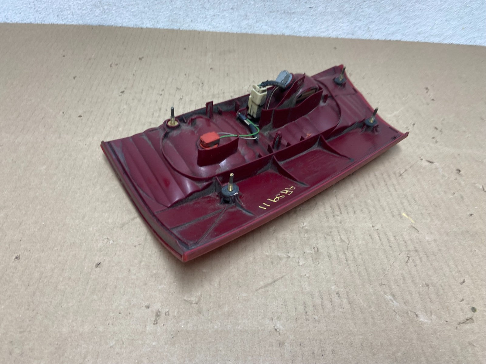 2004 - 2005 Toyota Sienna Left Driver LH Side Inner Tail Light AG5911 DW4